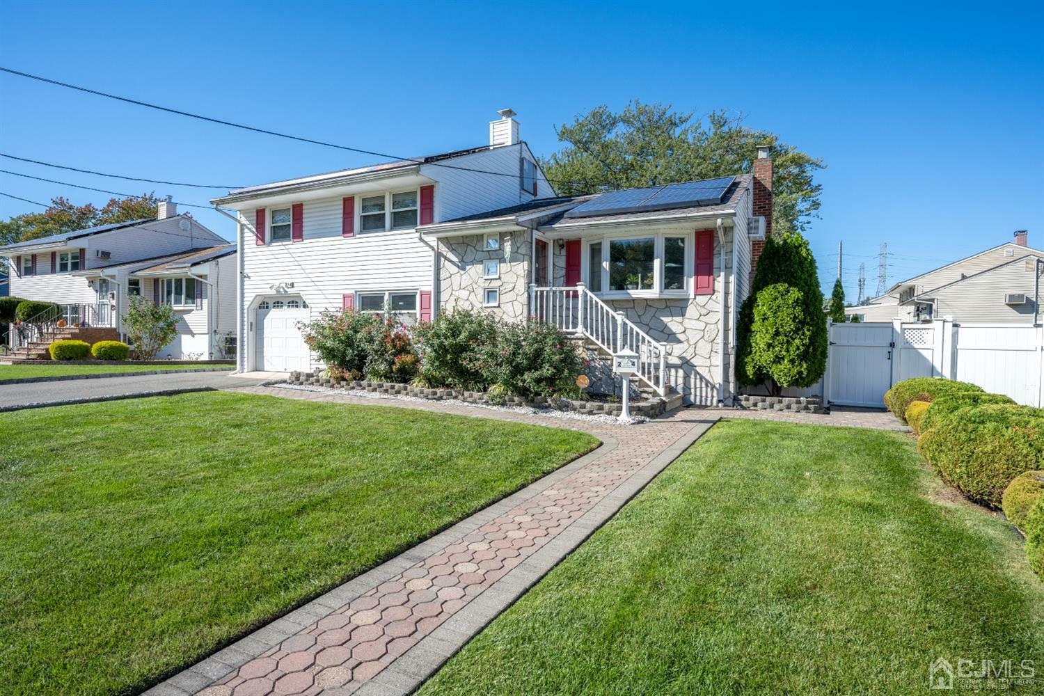 Property Photo:  24 Burnham Drive  NJ 08863 