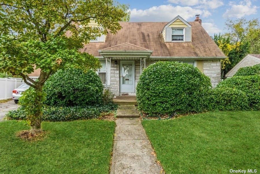 Property Photo:  14 Morris Drive  NY 11040 