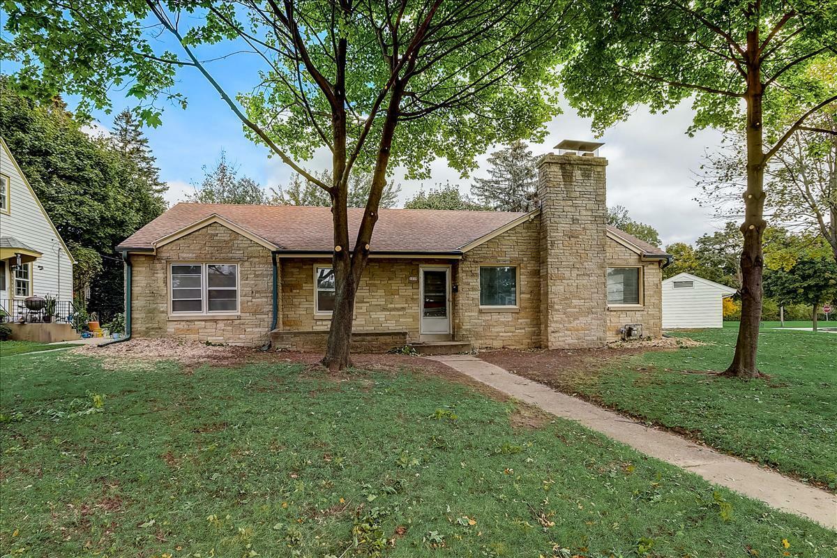 Property Photo: 1018 W Birch Ave WI 53209