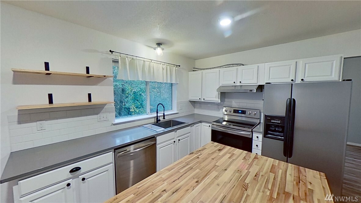 Property Photo: 961 NE Winston Dr WA 98311