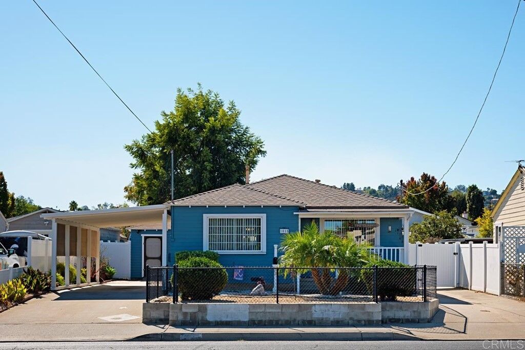Property Photo:  1015 E Washington Avenue  CA 92020 