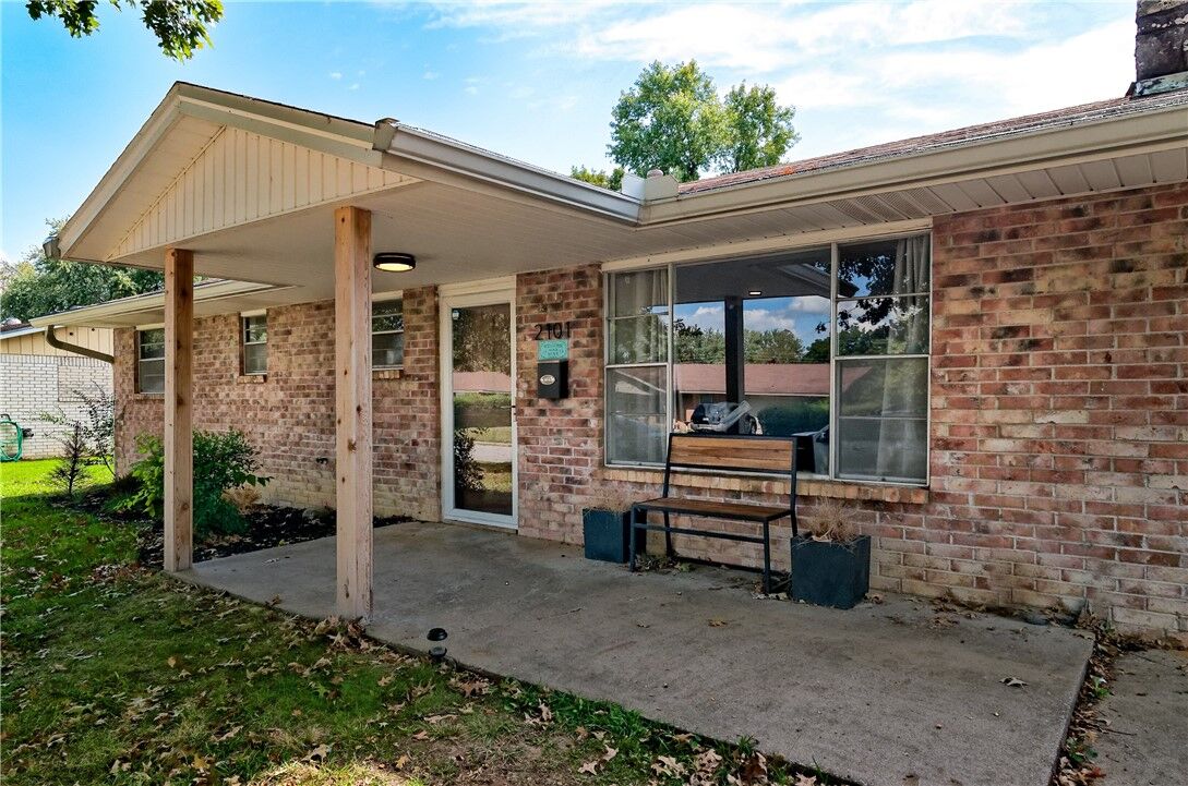 Property Photo:  2101 Dee Avenue  AR 72762 