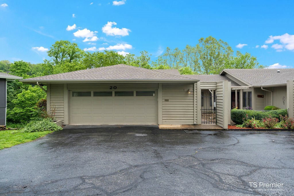 Property Photo:  20 Shakespeare Drive  AR 72714 