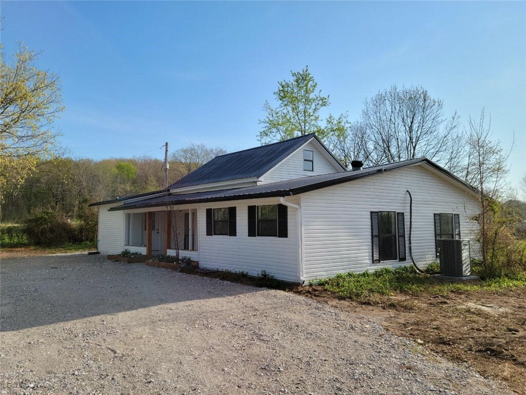 Property Photo:  18010 Old Highway 68  AR 72761 