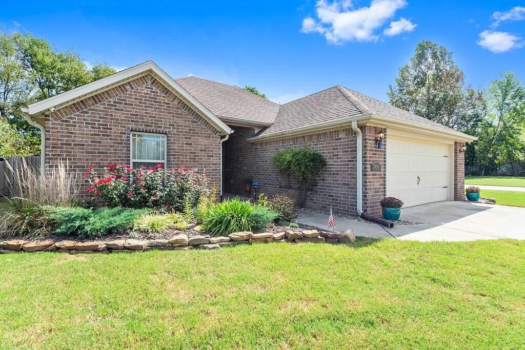 Property Photo: 986 Hoddle Place AR 72701