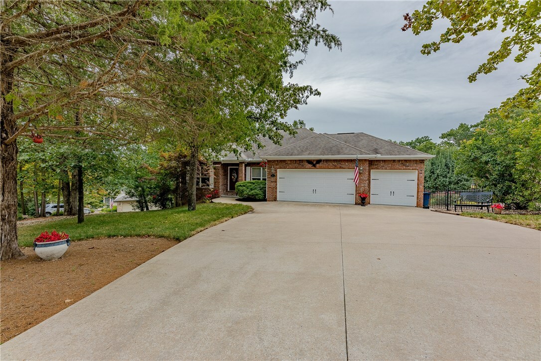 Property Photo:  8 McGeorge Lane  AR 72715 