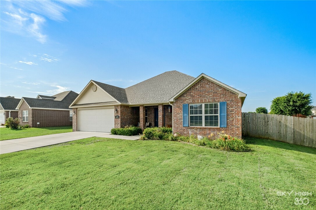 Property Photo:  641 Saddlehorn Drive  AR 72719 