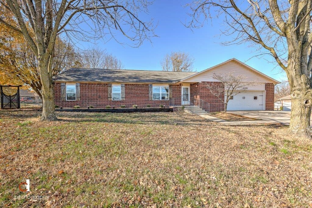 Property Photo:  2108 S 13th Street  AR 72758 