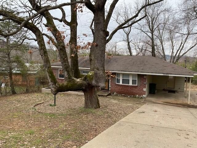 Property Photo:  1866 S Custer Street  AR 72701 