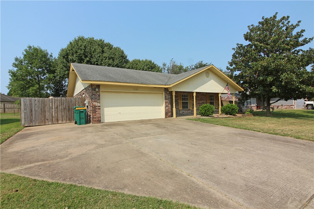 Property Photo:  1020 29th Street  AR 72756 