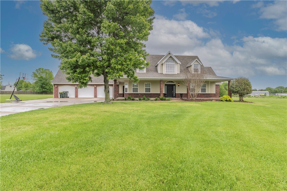 Property Photo: 801 Barrett Place AR 72745