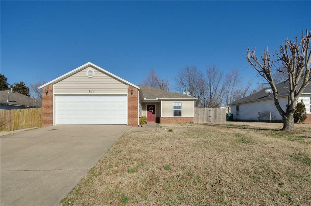 Property Photo:  501 E Pinion Street  AR 72756 