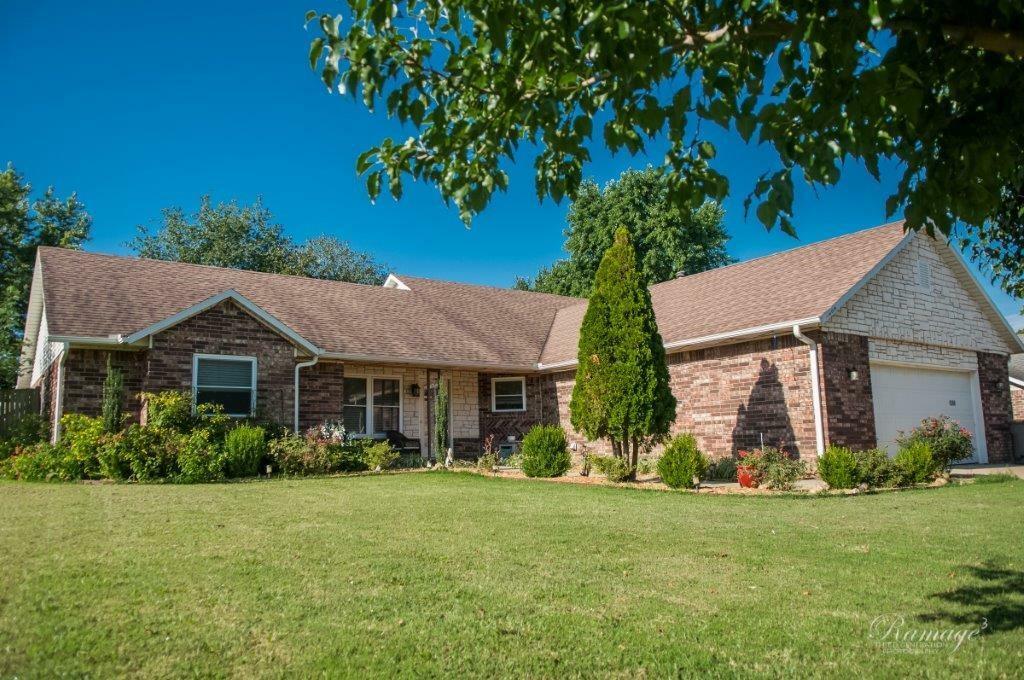 Property Photo:  1306 Cottonwood Street  AR 72758 