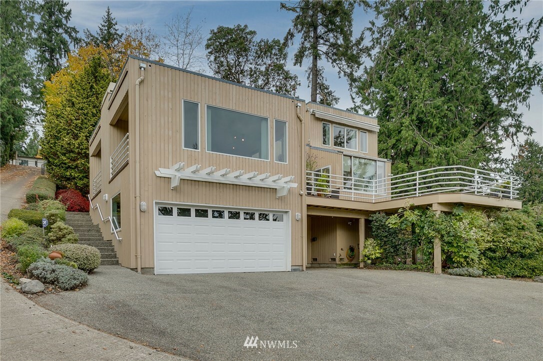 Property Photo:  8323 NE Juanita Drive  WA 98034 