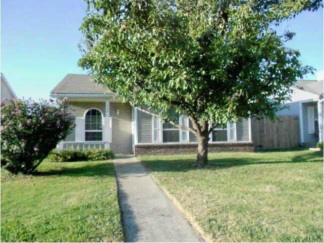 Property Photo:  203 SE 17th Street  AR 72712 