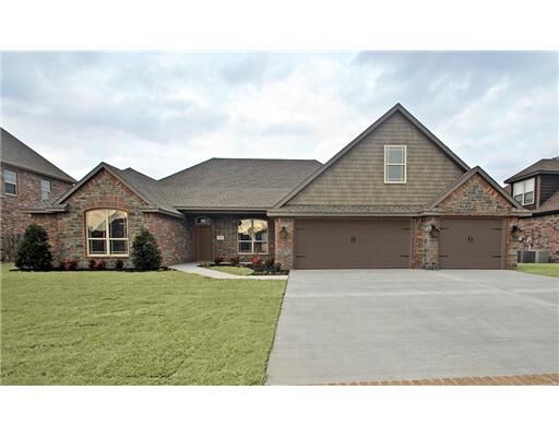 Property Photo:  6105 NE Bainbridge Drive  AR 72758 