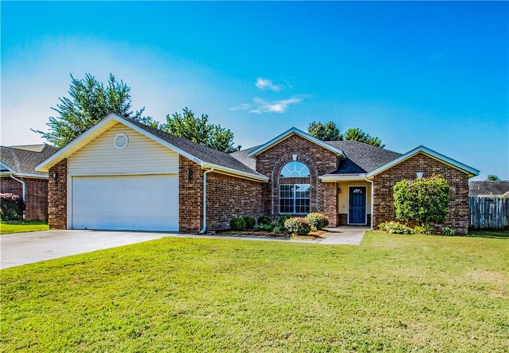 Property Photo: 2305 SW 16th Street AR 72712