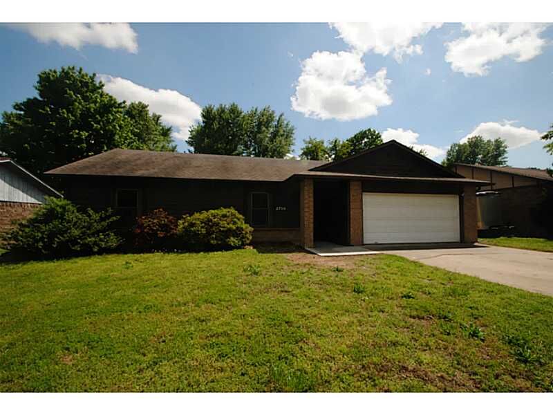 Property Photo:  2710 W Ash Street  AR 72758 