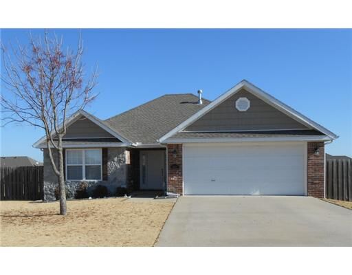 Property Photo:  1432 Hutchinson Street  AR 72751 