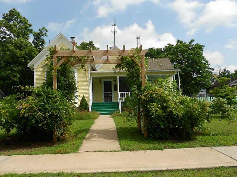 Property Photo: 402 Main Street AR 72736
