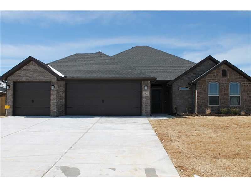 Property Photo:  1900 SW Cypress Street  AR 72712 
