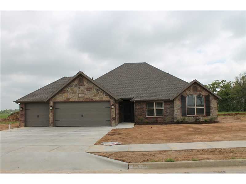 Property Photo: 1900 W Brooks Place AR 72758