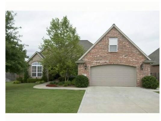 Property Photo:  303 SE Hendrix Street  AR 72712 