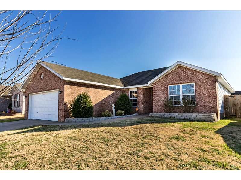Property Photo:  6403 SW Hillside Street  AR 72712 