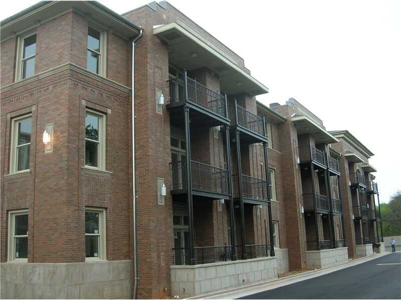 Property Photo: 600 W. Meadow Drive 305 AR 72701