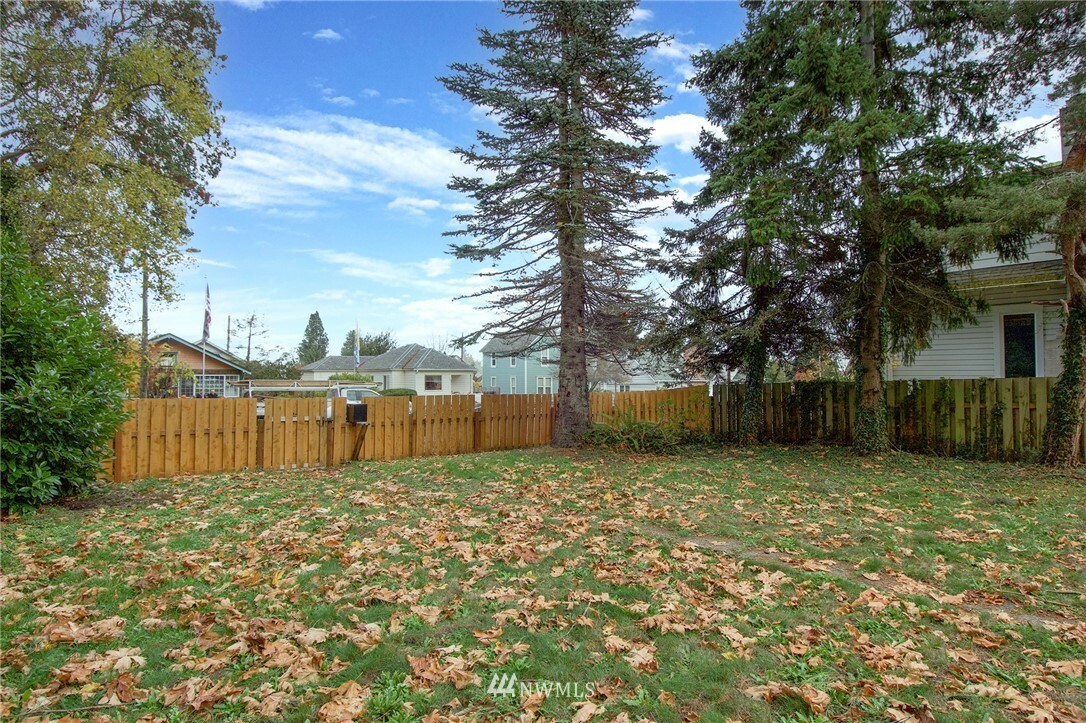 Property Photo:  318 W 11th Street  WA 98362 