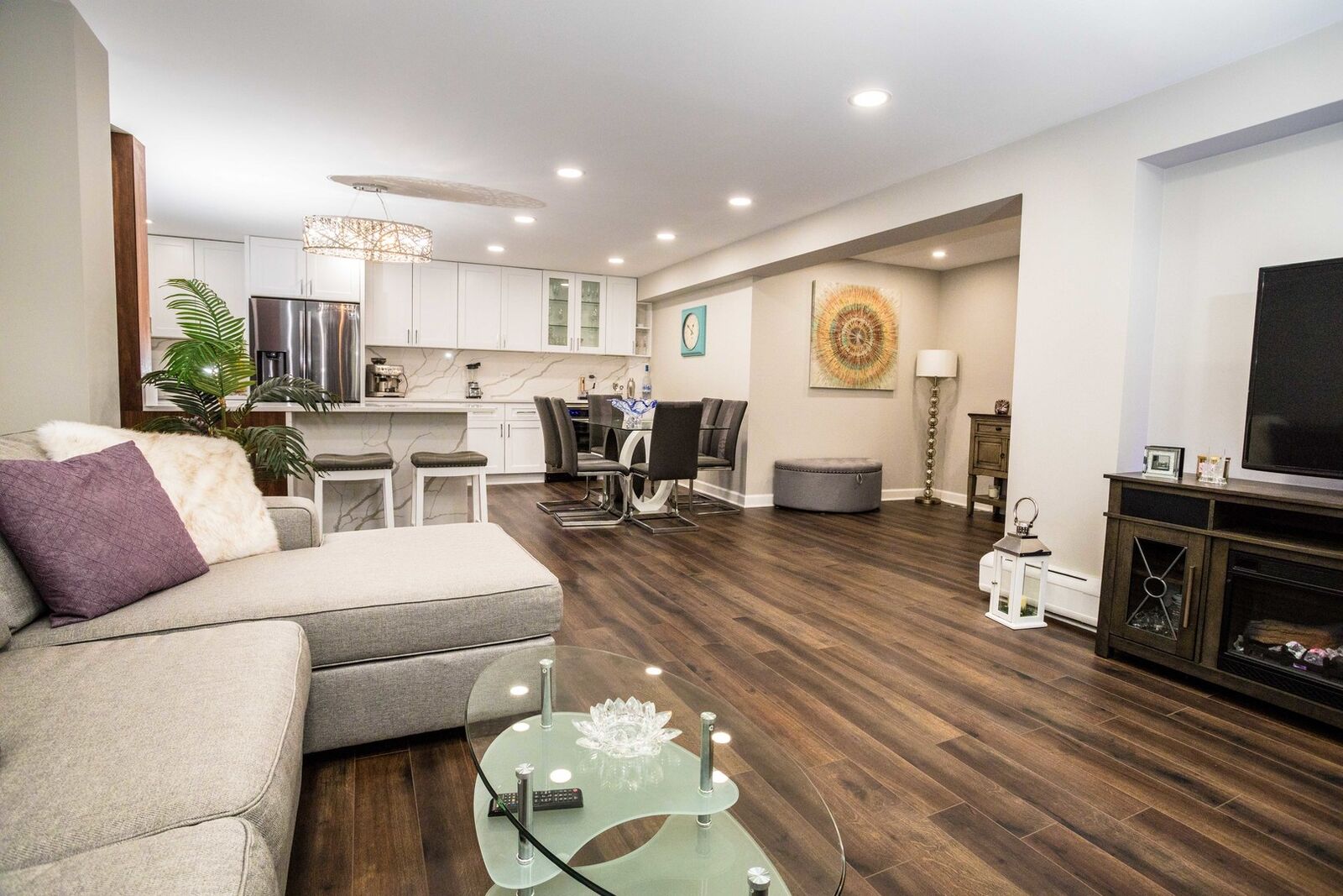 Property Photo: 2201 S Highland Avenue 2H IL 60148