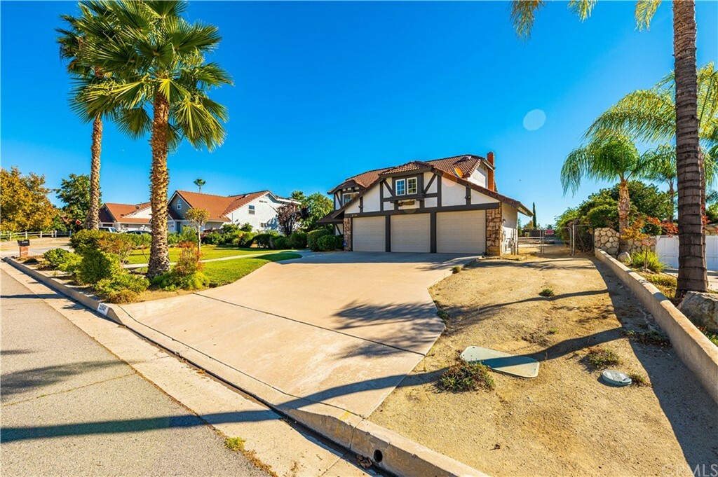 Property Photo:  22041 Windtree Avenue  CA 92595 