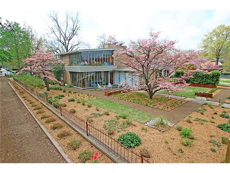 Property Photo: 401 W Central Avenue AR 72712