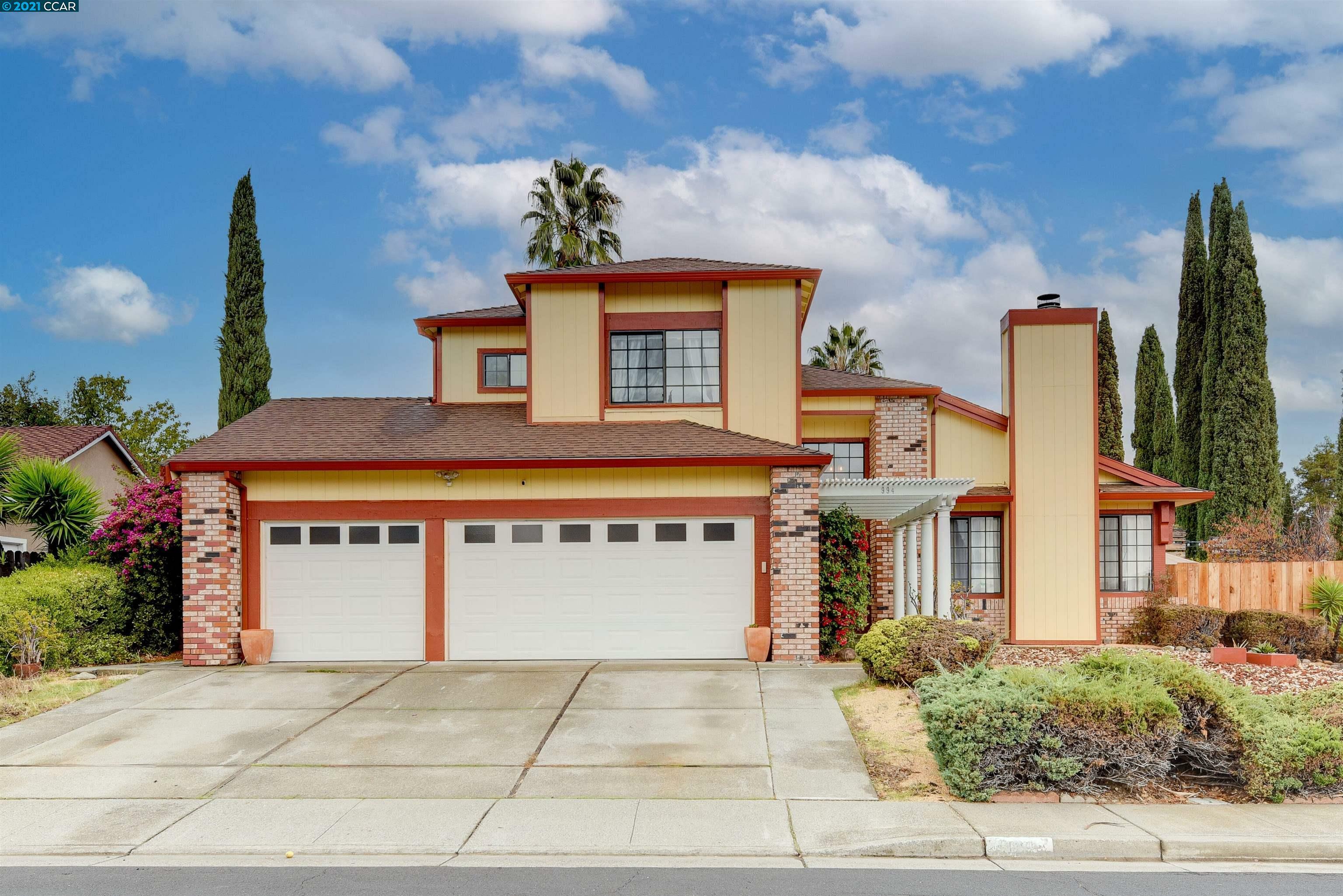 Property Photo:  994 Linden Ave  CA 94533 