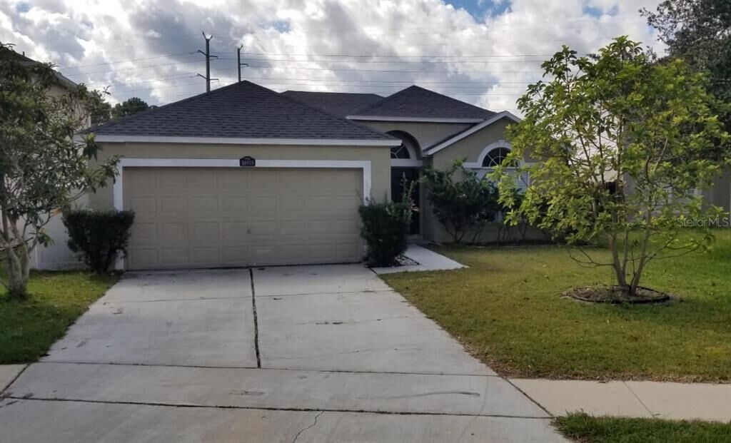 Property Photo: 16918 Cornerwood Drive FL 32820