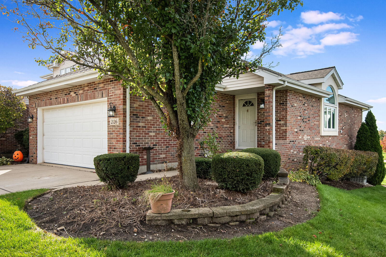 Property Photo: 2126 Wellington Court IL 60451