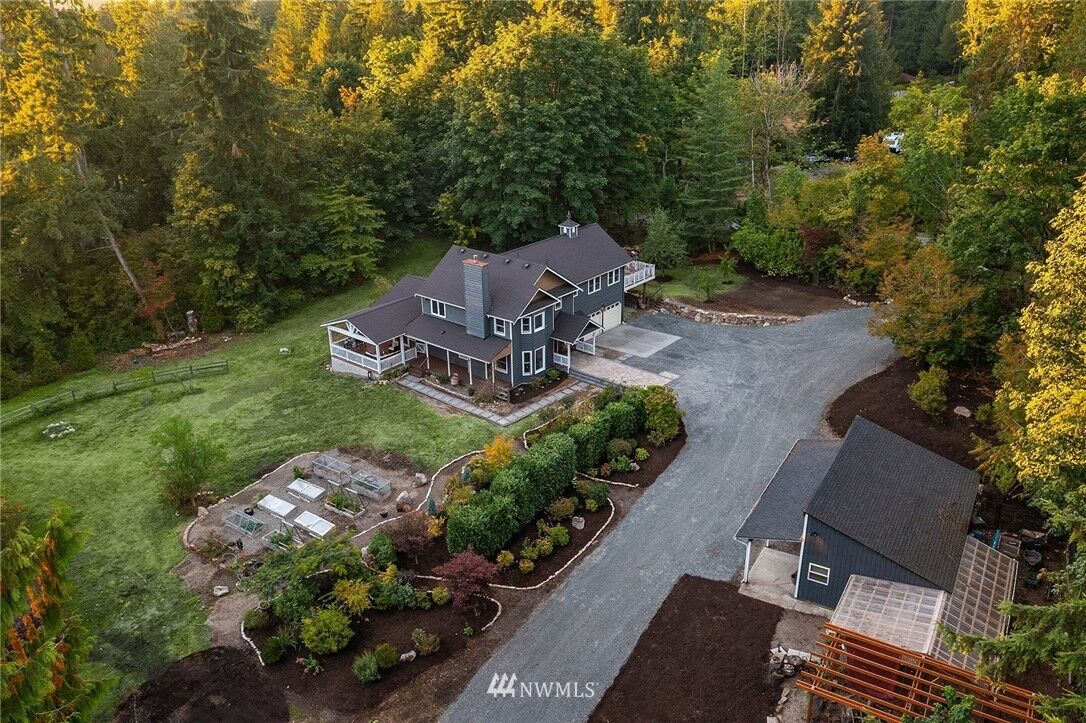 Property Photo:  14913  219th Avenue NE  WA 98077 