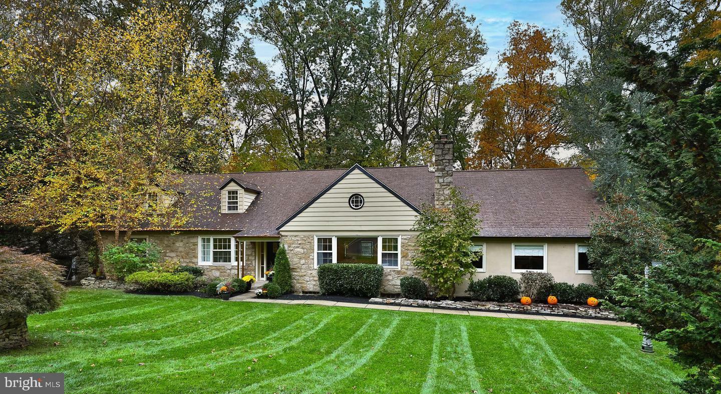 Property Photo:  516 Bridle Road  PA 19038 