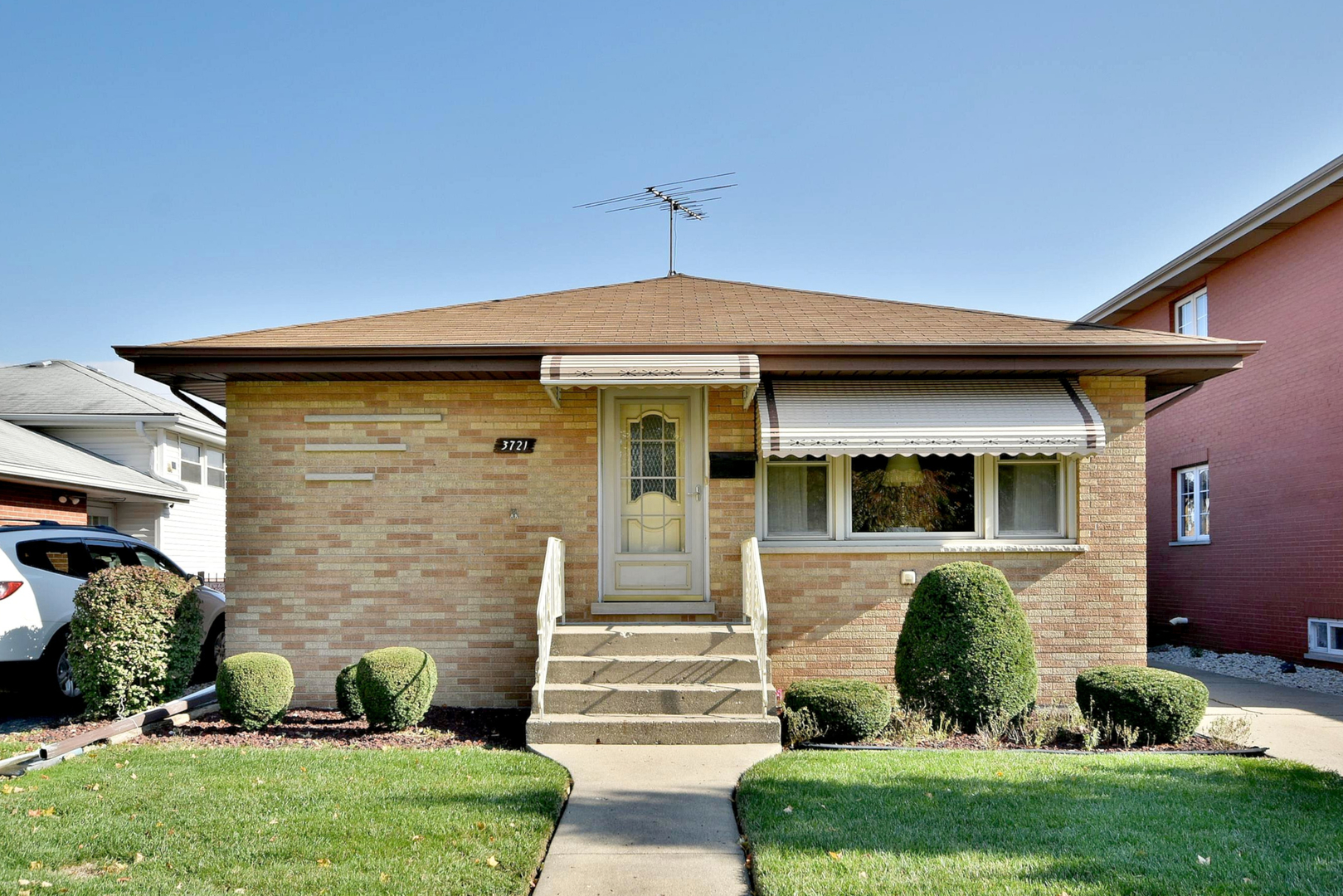 Property Photo:  3721 Scott Street  IL 60176 