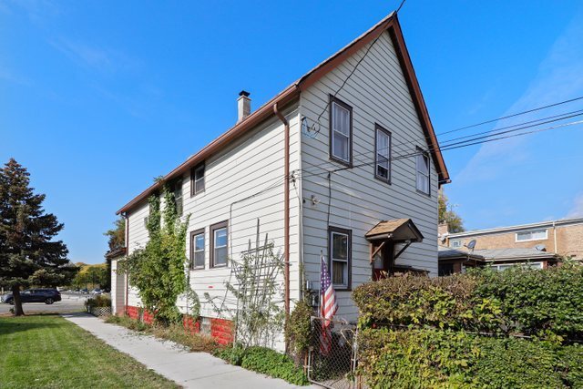 Property Photo: 1108 Des Plaines Avenue IL 60130