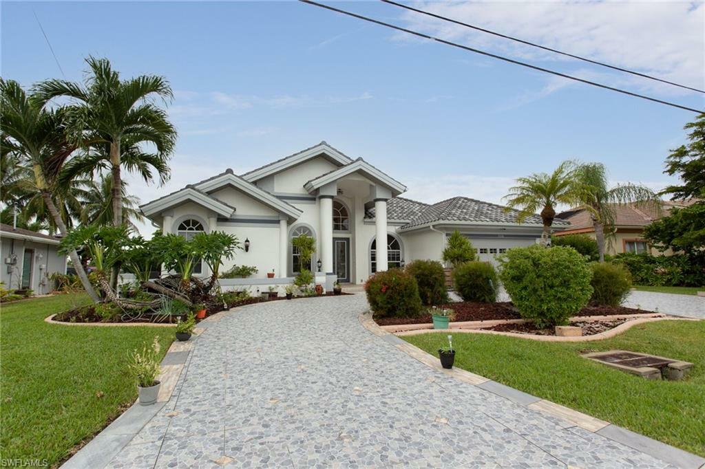 Property Photo: 2516 SE 25th Avenue FL 33904