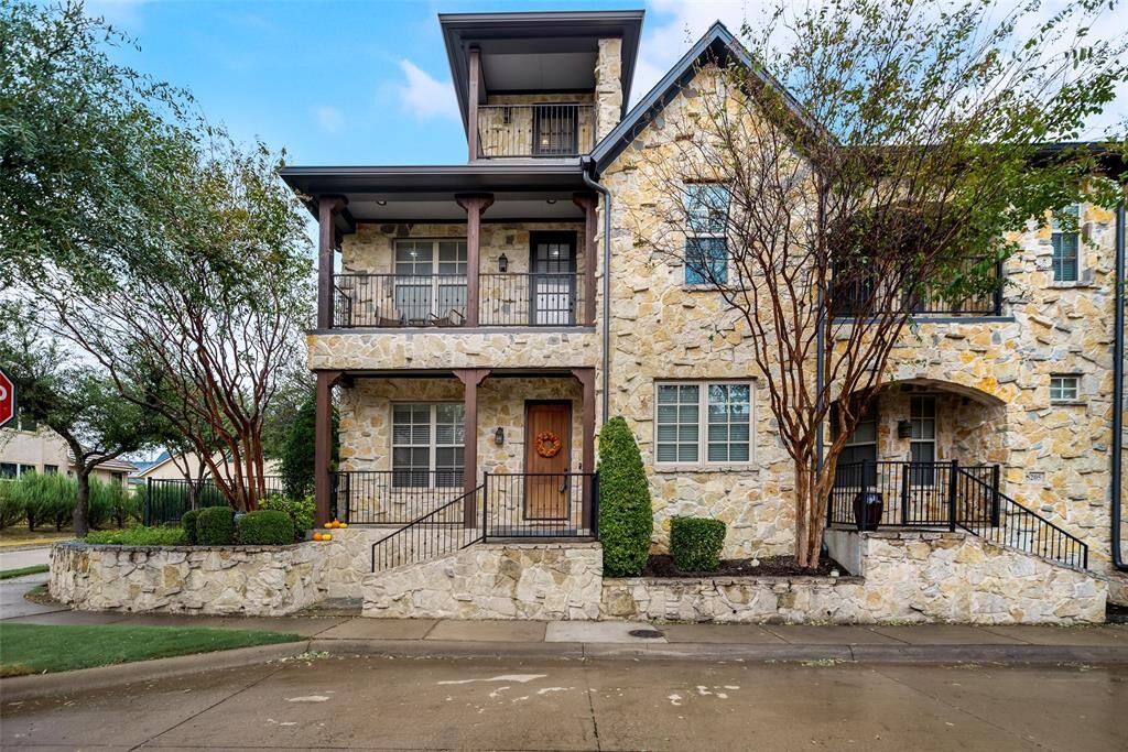 Property Photo:  5201 Fort Buckner Drive  TX 75070 