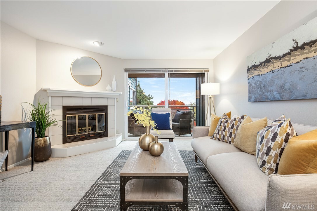 Property Photo: 7111 Linden Ave N 302 WA 98103