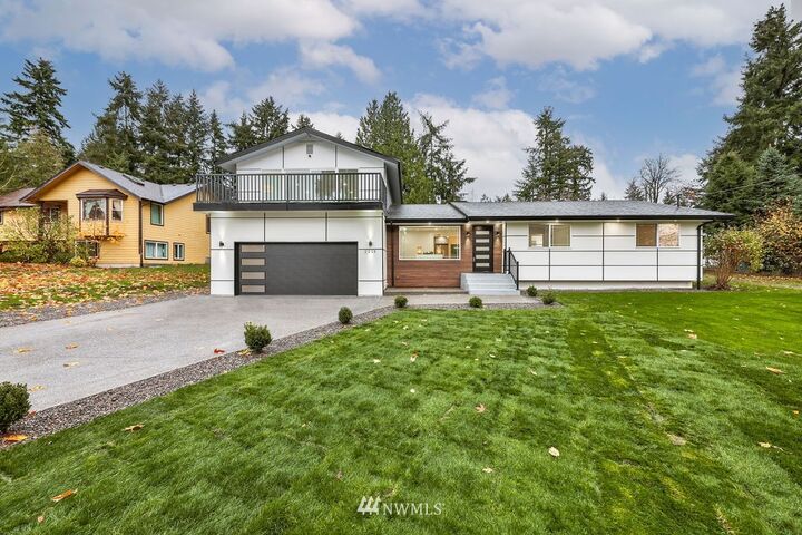 Property Photo: 2215 186th Avenue E WA 98391