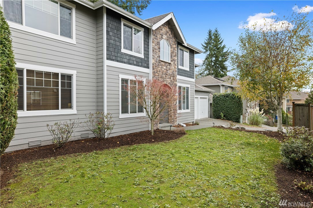 Property Photo:  2520 Camas Ave NE  WA 98056 