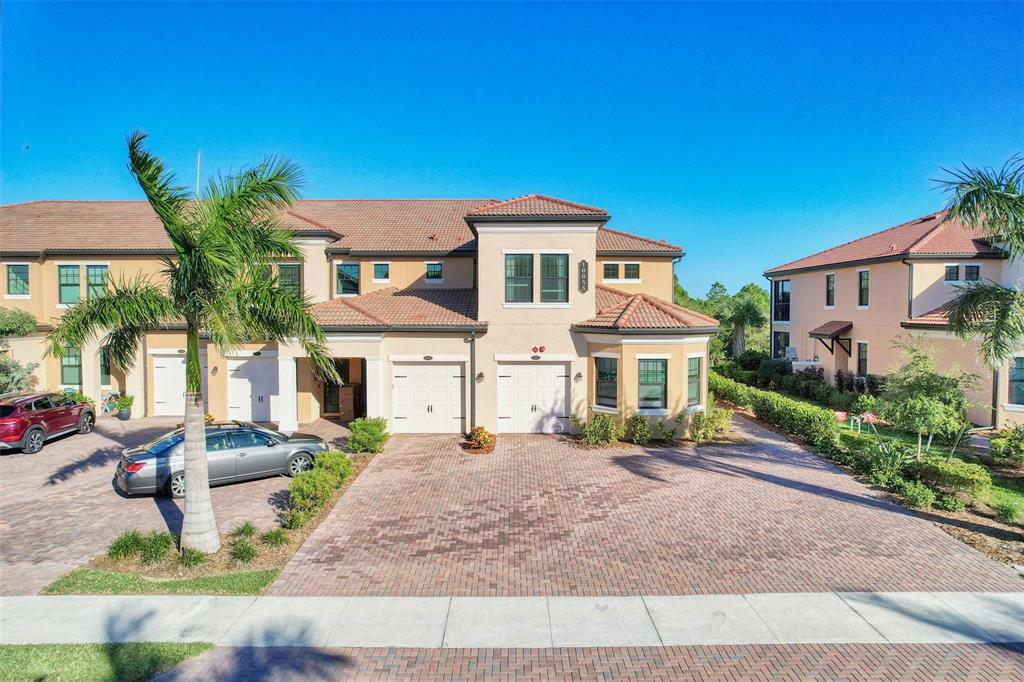 Property Photo: 10055 Crooked Creek Drive 203 FL 34293