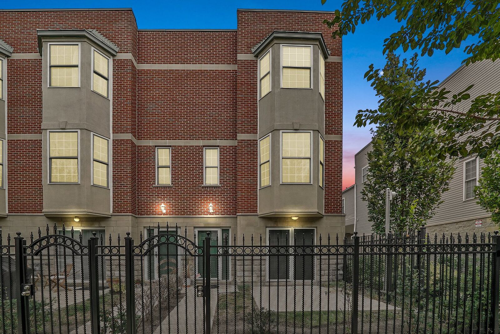 Property Photo: 2320 W Adams Street 4 IL 60612