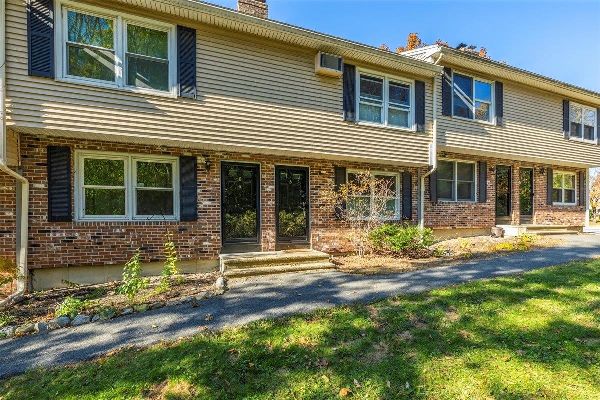 Property Photo: 6 Picadilly Court NH 03104