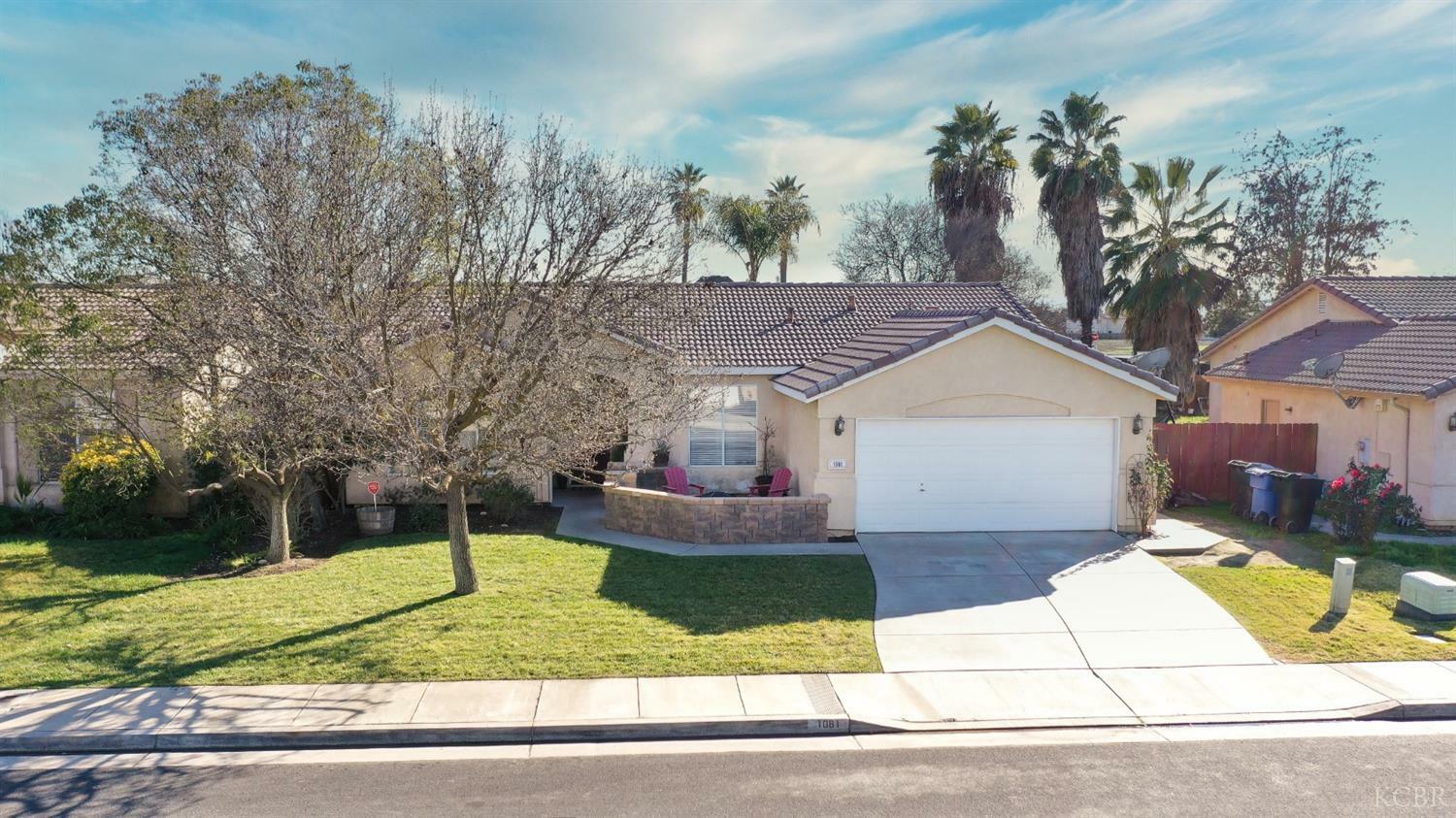 Property Photo:  1061 W Willow Drive  CA 93230 