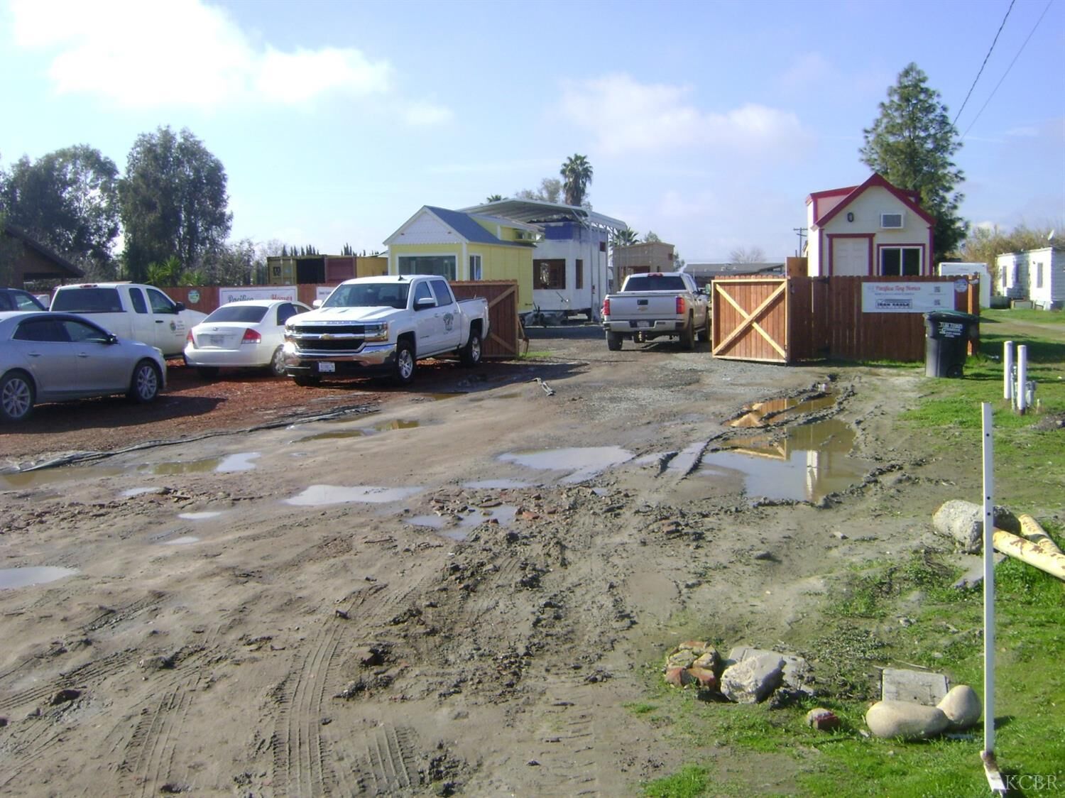 Property Photo:  500 James Avenue   93212 